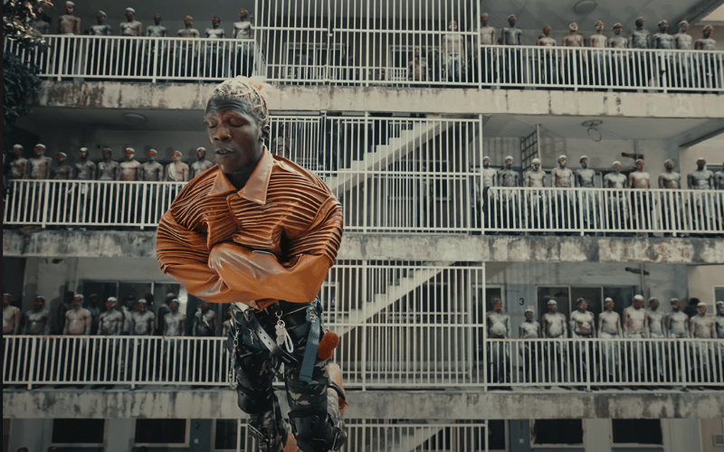 Seyi Vibez